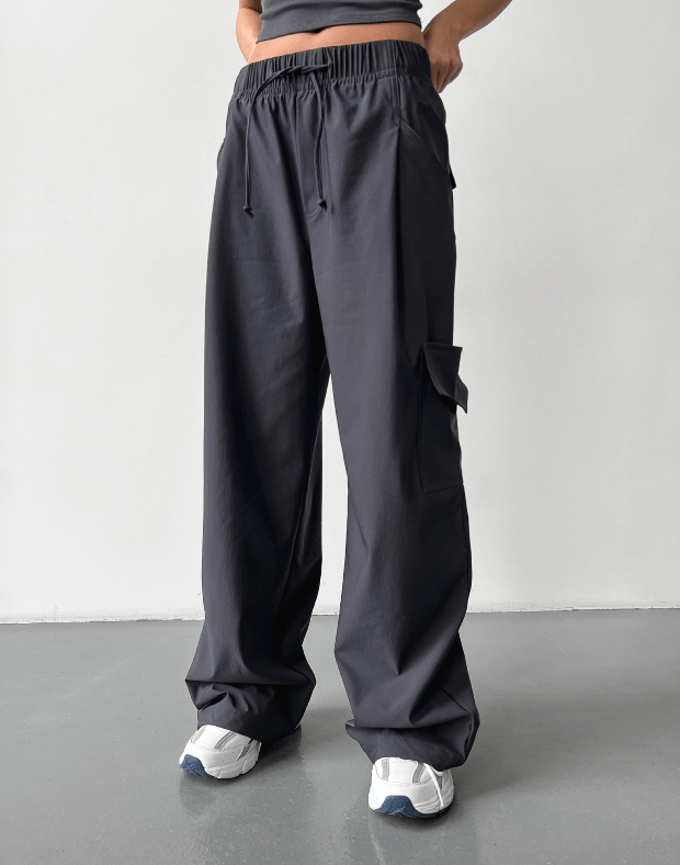 Прямі штани карго з плащової тканини, графітові - Фото 1