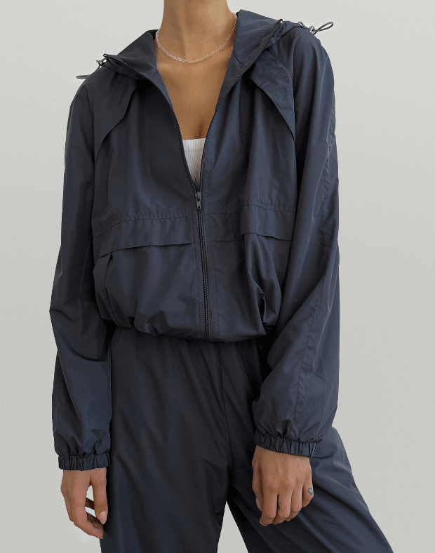 Куртка оверсайз з капюшоном з плащової тканини на блискавці, графітова - Фото 1