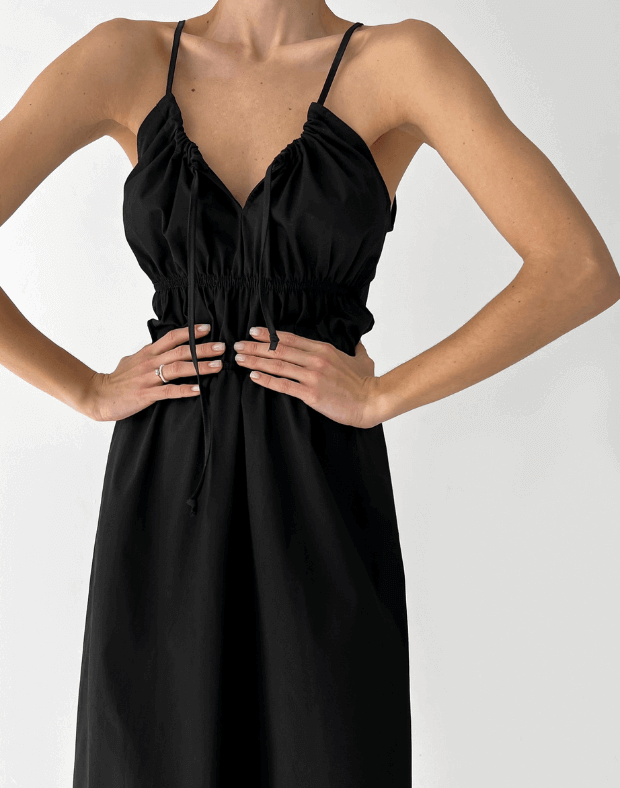 Сукня довжини максі зі зборками, чорна - Фото 5