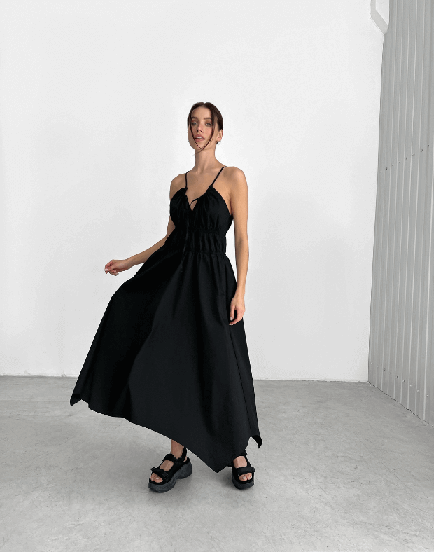 Сукня довжини максі зі зборками, чорна - Фото 3