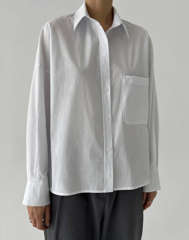 Базова сорочка подовжена по спині з лого, біла - Фото 6