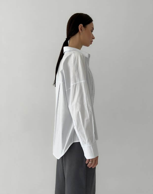Базова сорочка подовжена по спині з лого, біла - Фото 8