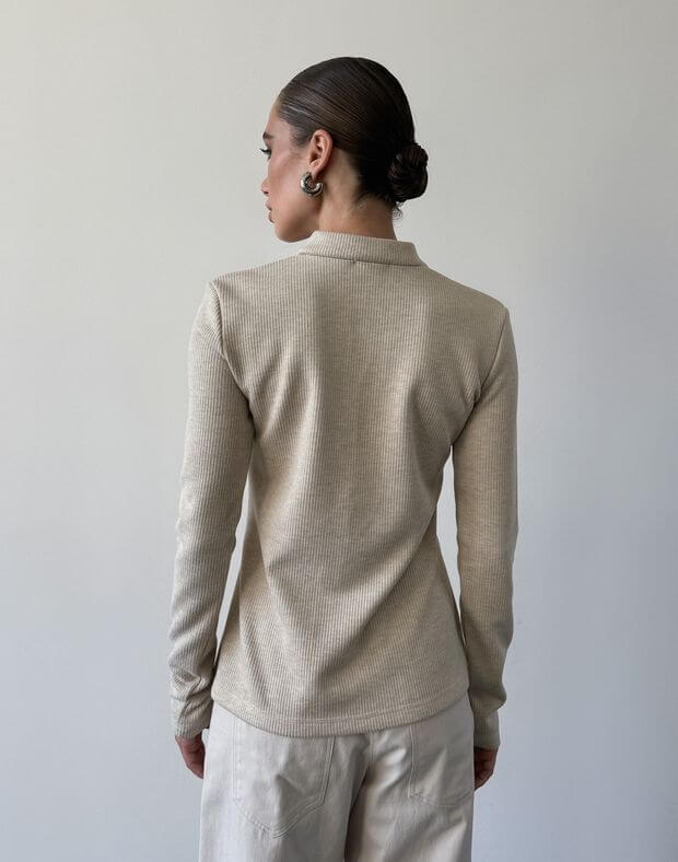 Лонгслів на ґудзиках осінній, бежевий - Фото 2