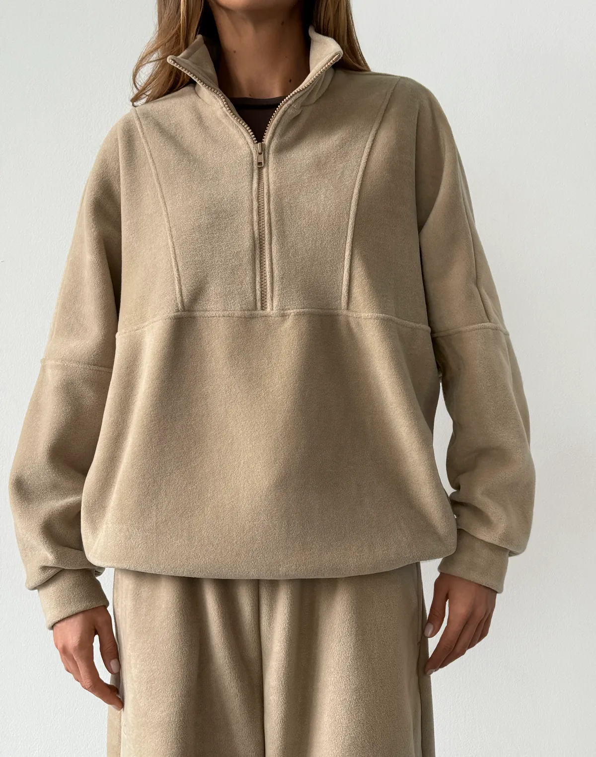 Світшот з декоративними швами флісовий, бежевий - Фото 1