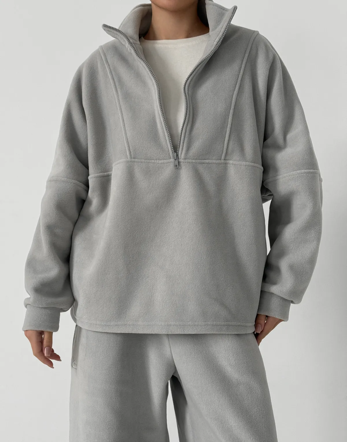 Світшот з декоративними швами флісовий, світлий сірий - Фото 1