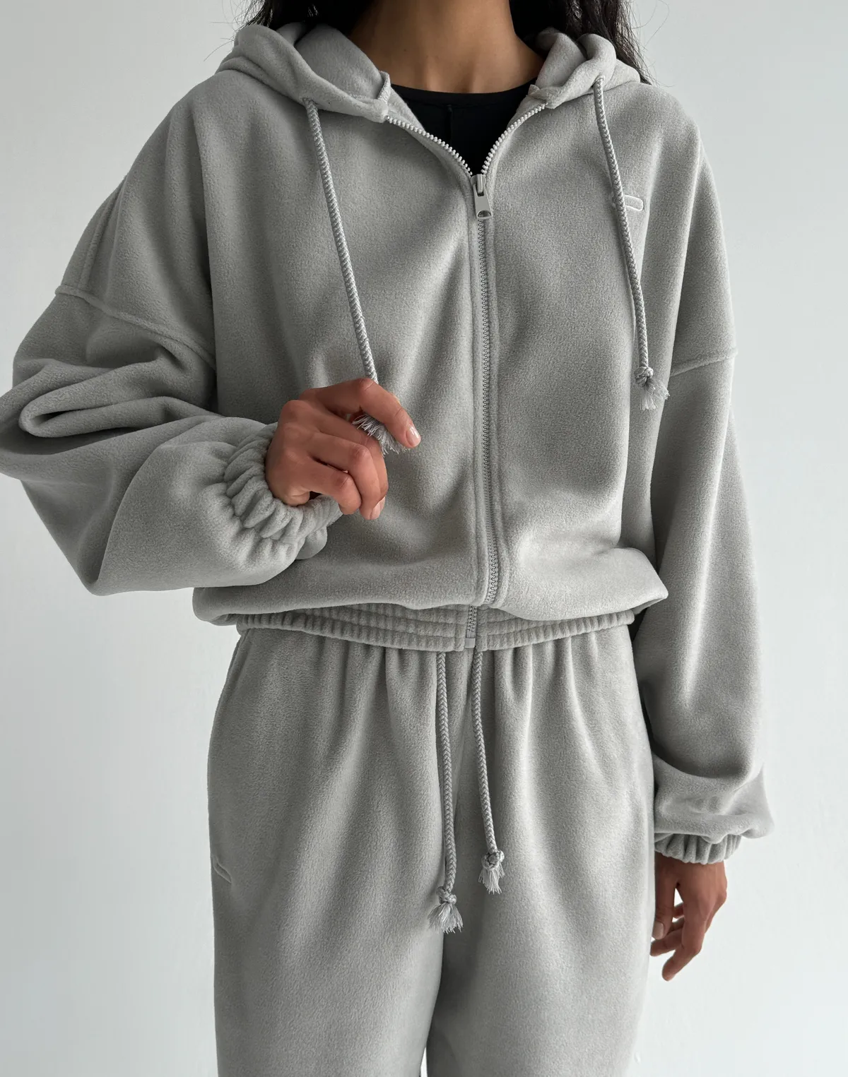 Худі вкорочений на блискавці з широким поясом, світлий сірий - Фото 1