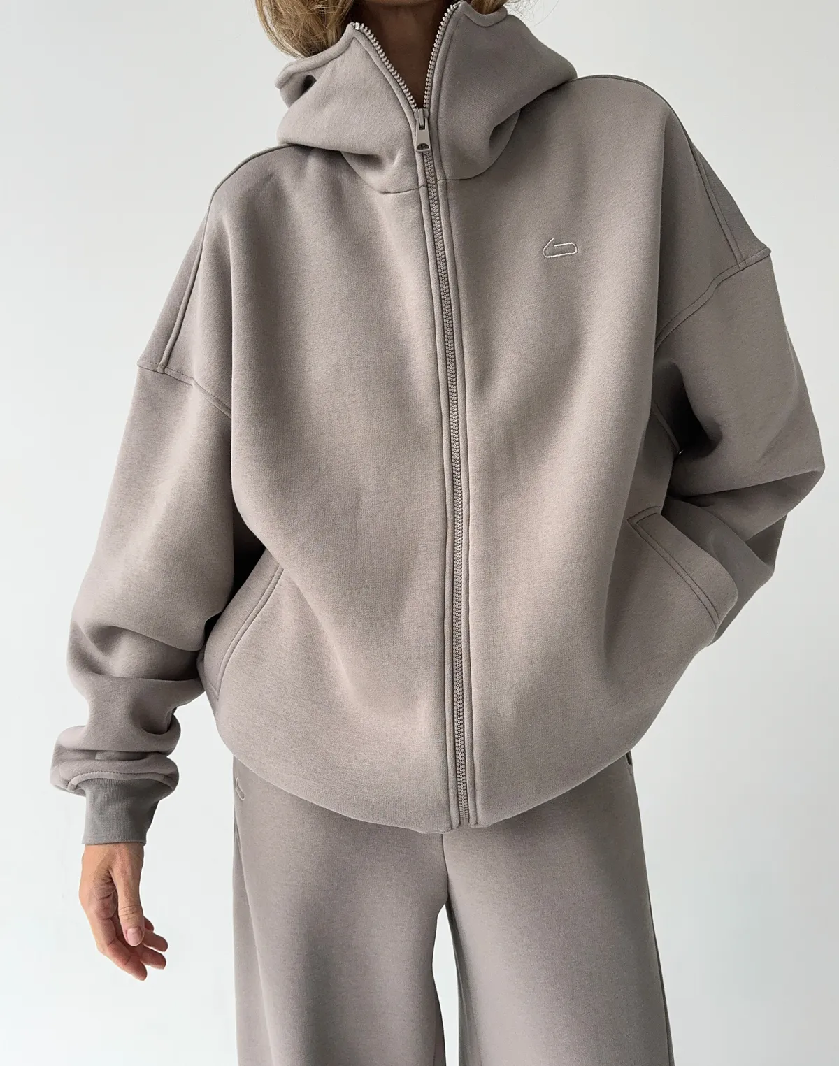 Зіпер з начосом та високим коміром, сіро-кавовий - Фото 1