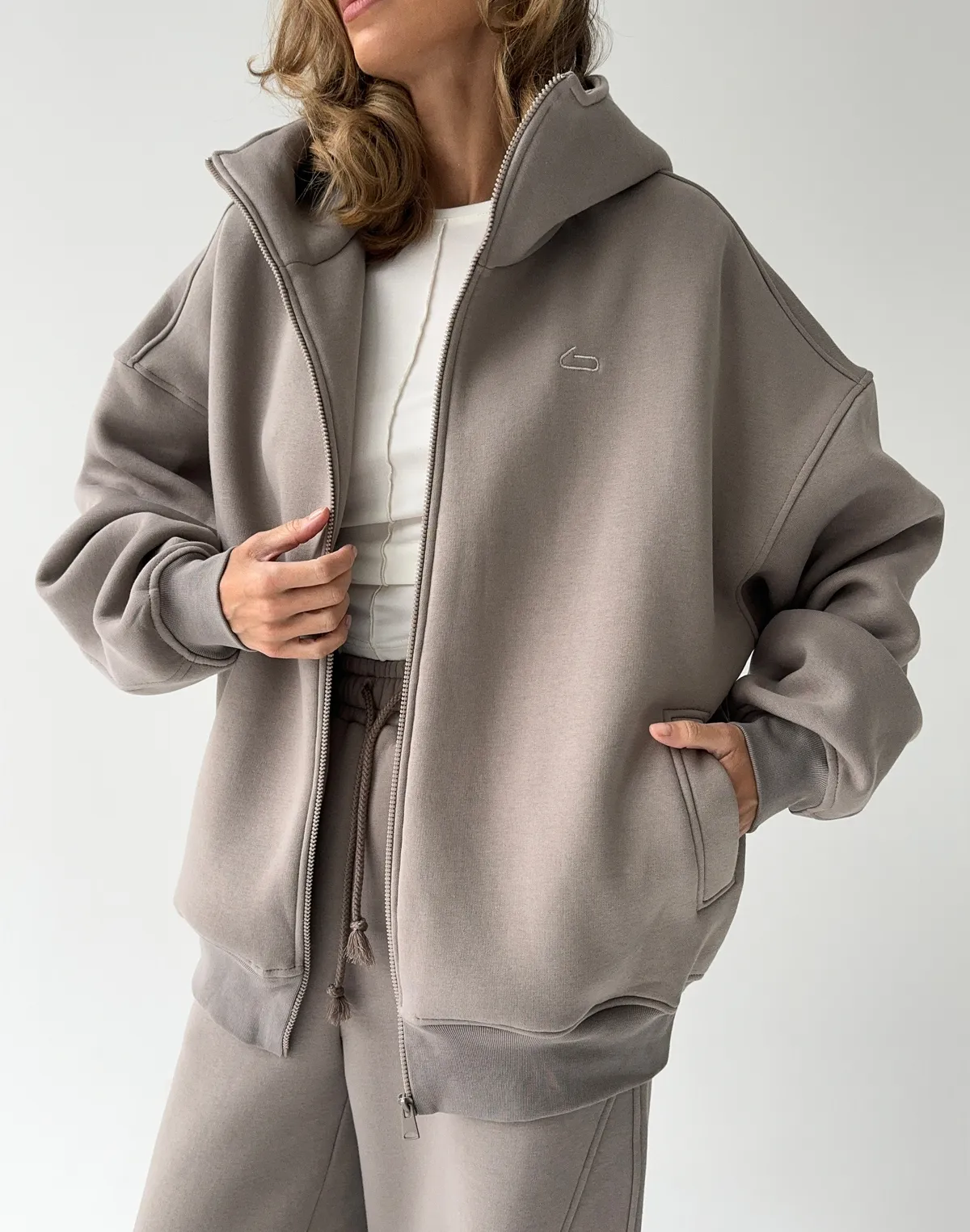Зіпер з начосом та високим коміром, сіро-кавовий - Фото 5