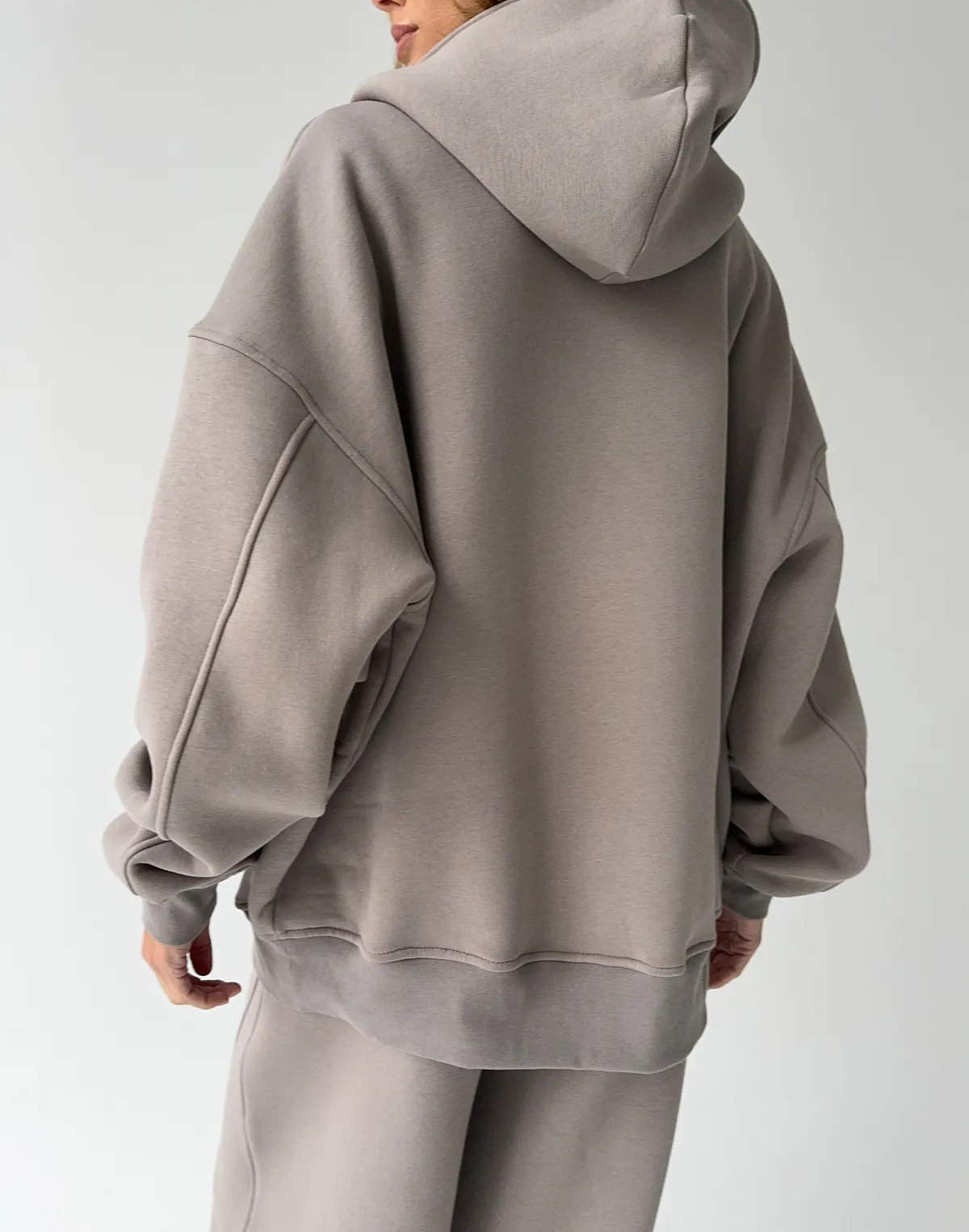 Зіпер з начосом та високим коміром, сіро-кавовий - Фото 2