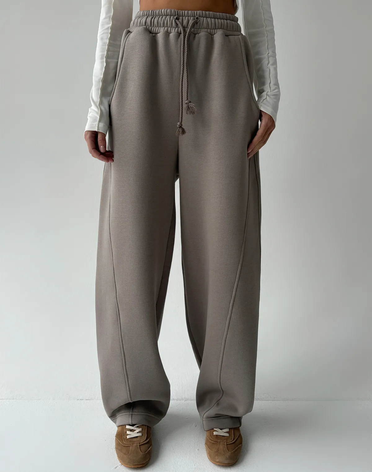 Штани з начосом вільного прямого крою, сіро-кавові - Фото 1
