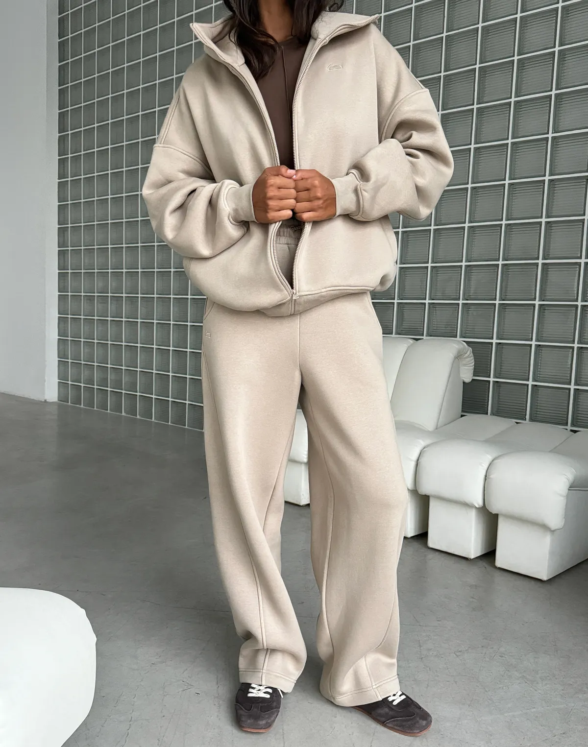 Комплект з начосом зіпер з високим коміром та штани вільного прямого крою, лате - Фото 1