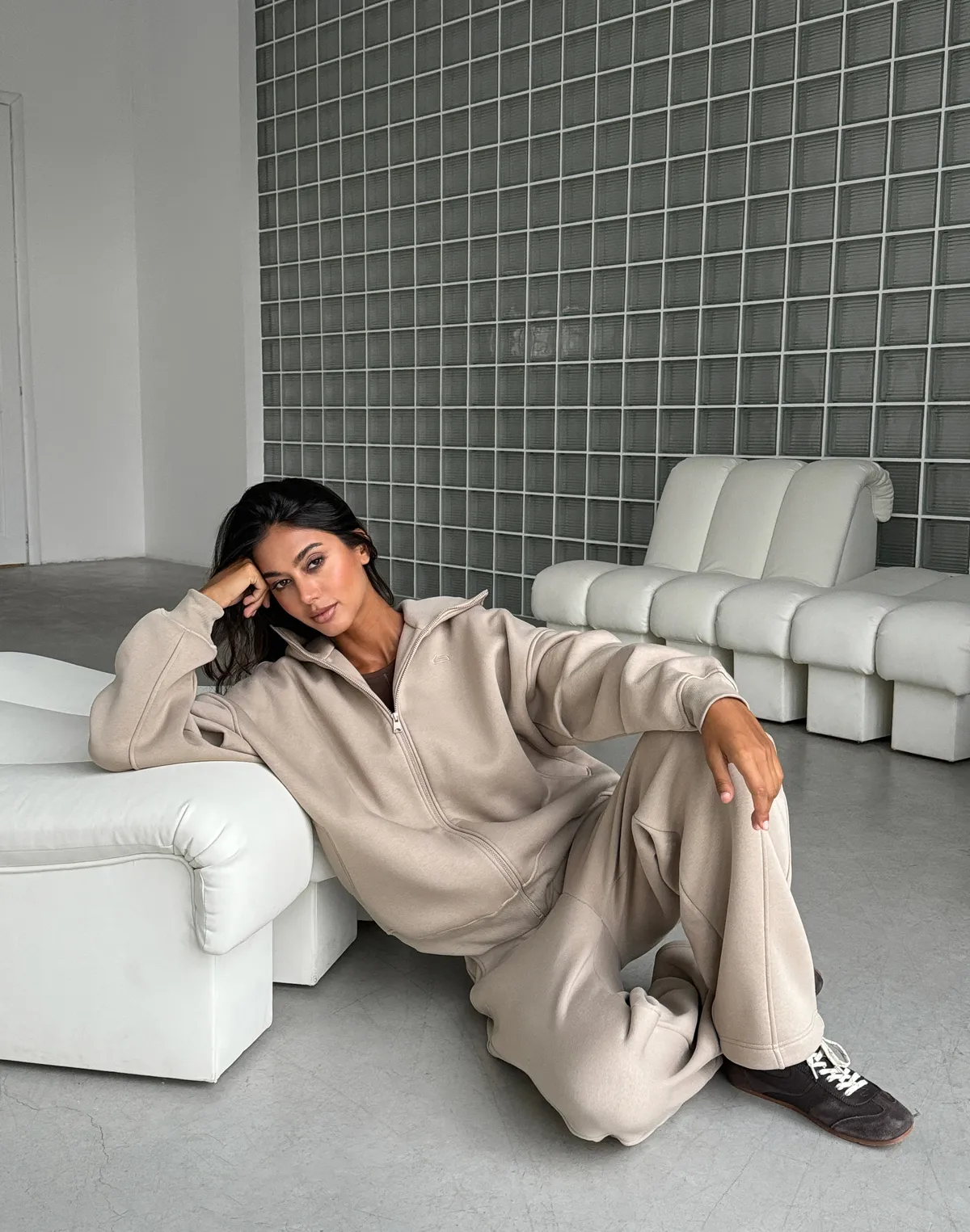 Комплект з начосом зіпер з високим коміром та штани вільного прямого крою, лате - Фото 7