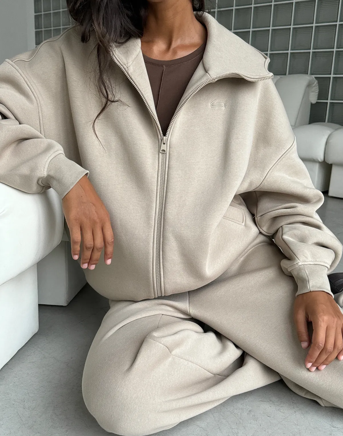 Зіпер з начосом та високим коміром, лате - Фото 5