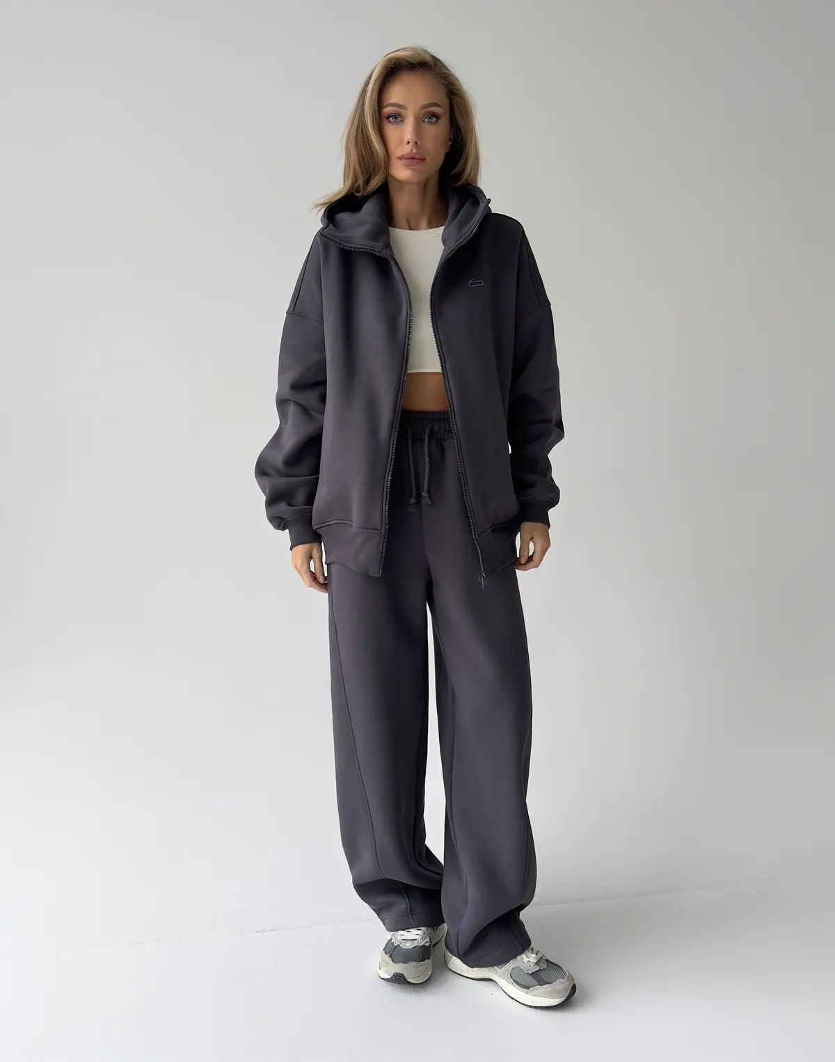 Комплект з начосом зіпер з високим коміром та штани вільного прямого крою, антрацит - Фото 5