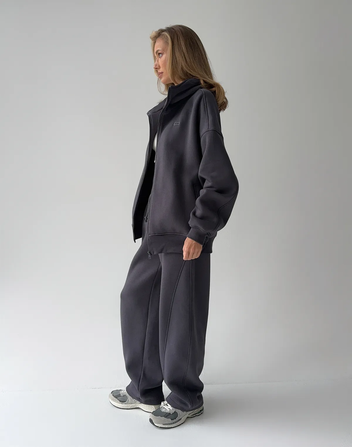 Комплект з начосом зіпер з високим коміром та штани вільного прямого крою, антрацит - Фото 2