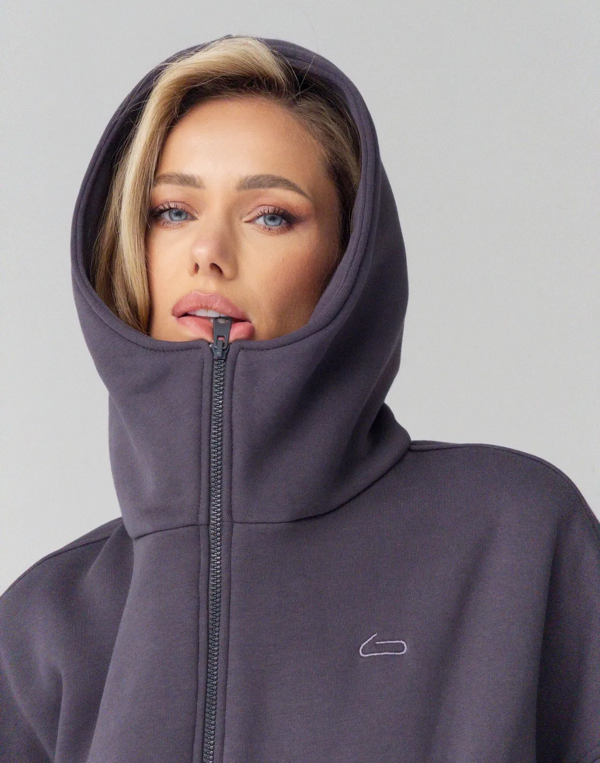 Зіпер з начосом та високим коміром, антрацит - Фото 8